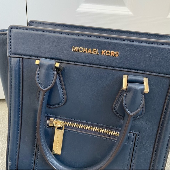 Michael Kors Small Navy Colette Purse - Excellent Condition - Picture 2 of 9